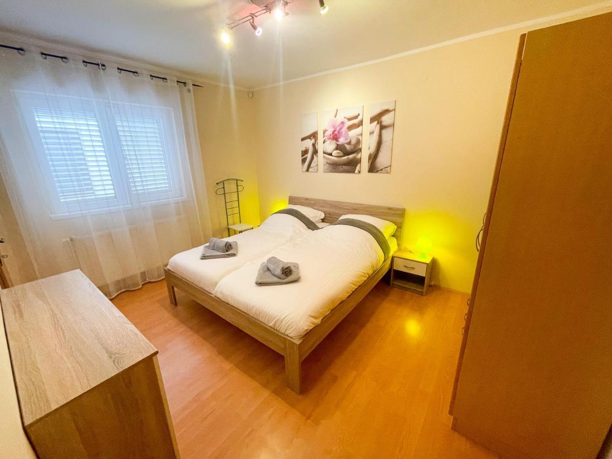 Apartments Sams Novi Vinodolski Bagian luar foto