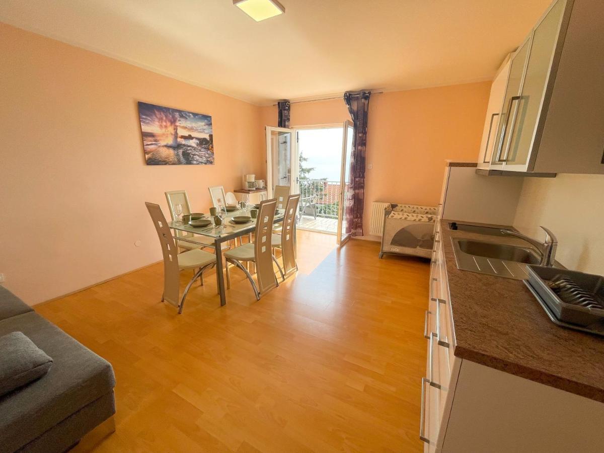 Apartments Sams Novi Vinodolski Bagian luar foto
